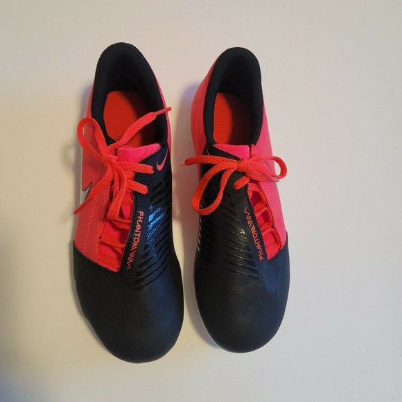 Nike Phantom Soccer Cleats - Picture 3 of 9